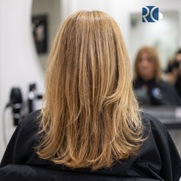 Cabello largo con reflejos y ondas suaves